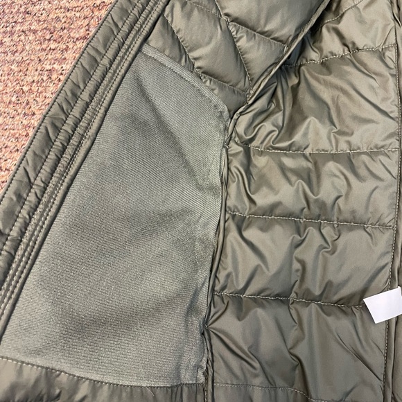 The North Face Olive Green Women’s 550 Puffer Vest, Size Small - Picture 8 of 12